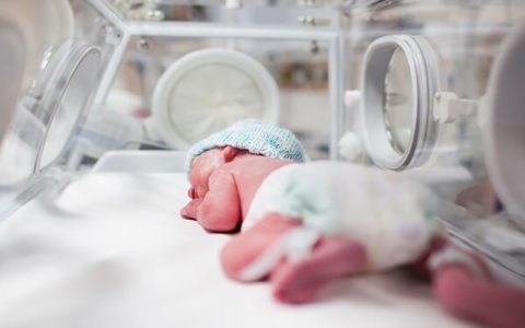 هر ۳۹ ثانیه یک کودک بر اثر ذات الریه می میرد 1 هر ۳۹ ثانیه یک کودک بر اثر ذات الریه می میرد