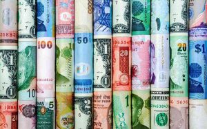 کاهش نرخ رسمی ۲۴ ارز در ۶ آذر ۱۴۰۰