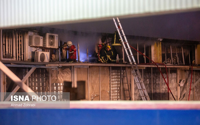 آتش سوزی کارخانه تولید رنگ در قم /عکس