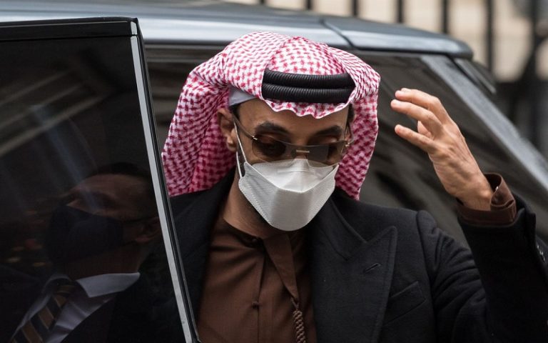 «بازتاب» سعادت شریفی پور - رسانه‌های معتبر خارجی در ساعات گذشته از تحولات و رویدادهای مرتبط با ایران غافل نبوده و مطالب قابل‌تأملی را پیرامون مسائل مرتبط با ایران به رشته تحریر درآوردند مثل روزنامه وال‌استریت‌ژورنال، شبکه خبری الجزیره و پایگاه خبری المانیتور بر موضوعاتی چون امید آمریکا به چین و روسیه است، ایران و امارات برای روابط گرم تلاش می کنند، ایران بر توافقات قبلی در وین تکیه کرده است، نوشتند.