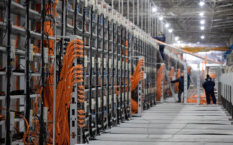 «بازتاب» سعادت شریفی پور - رسانه‌های معتبر خارجی در ساعات گذشته از تحولات و رویدادهای مرتبط با ایران غافل نبوده و مطالب قابل‌تأملی را پیرامون مسائل مرتبط با ایران به رشته تحریر درآوردند مثل خبرگزاری اسپوتنیک، پایگاه خبری المانیتور و شبکه خبری الجزیره بر موضوعاتی چون هیچ عاملی برای متوقف کردن برنامه هسته ای ایران وجود ندارد، وزرای خارجه اسرائیل و روسیه گفتگوی تلفنی انجام دادند، ایران استخراج رمزارز را ممنوع اعلام کرد، نوشتند.