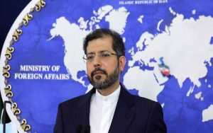 «بازتاب» سعادت شریفی پور - رسانه‌های معتبر خارجی در ساعات گذشته از تحولات و رویدادهای مرتبط با ایران غافل نبوده و مطالب قابل‌تأملی را پیرامون مسائل مرتبط با ایران به رشته تحریر درآوردند مثل روزنامه نیویورک پُست، پایگاه خبری میدل‌ایست‌مانیتور و خبرگزاری اسپوتنیک بر موضوعاتی چون اسرائیل برای توقف برنامه هسته‌ای ایران نقشه حیله گرانه دارد، طرح جایگزین برای مذاکرات هسته ای تعیین شد، آمریکا نیروهای ویژه ضدتروریسم ایران را تحریم کرد، نوشتند.