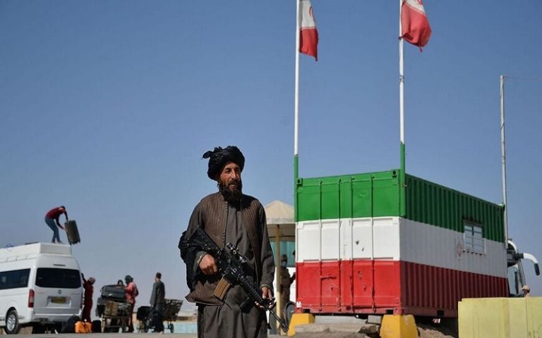 «بازتاب» سعادت شریفی پور - رسانه‌های معتبر خارجی در ساعات گذشته از تحولات و رویدادهای مرتبط با ایران غافل نبوده و مطالب قابل‌تأملی را پیرامون مسائل مرتبط با ایران به رشته تحریر درآوردند مثل شبکه خبری الجزیره، پایگاه خبری المانیتور و روزنامه دِ هیل بر موضوعاتی چون نیروهای ایران و طالبان در مرز درگیر شدند، تهدید نظامی اسرائیل بر مذاکرات هسته ای سایه انداخته است، آمریکا نیازمند رویکرد جدید در مقابل ایران است، نوشتند.