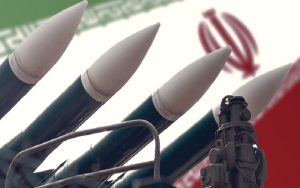 «بازتاب» سعادت شریفی پور - رسانههای معتبر خارجی در ساعات گذشته از تحولات و رویدادهای مرتبط با ایران غافل نبوده و مطالب قابلتأملی را پیرامون مسائل مرتبط با ایران به رشته تحریر درآوردند مثل کانال خبری آروتز شوا، روزنامه الشرق الاوسط و پایگاه خبری میدل ایست مانیتور بر موضوعاتی چون ایران راکتور دیمونا را بمباران خواهد کرد، اسرائیل برای مقابله با تهدید ایران بودجه تکمیلی تصویب کرد، ایران و مقاومت فلسطین چگونه روابطی دارند، نوشتند.