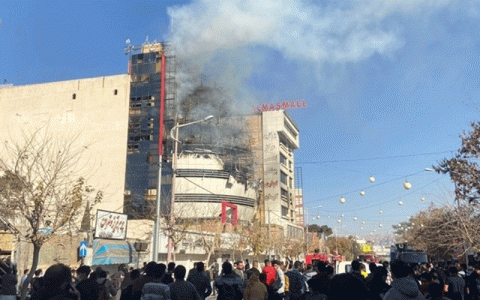اطفاءِ آتش‌سوزی پاساژ تجاری در کرمان