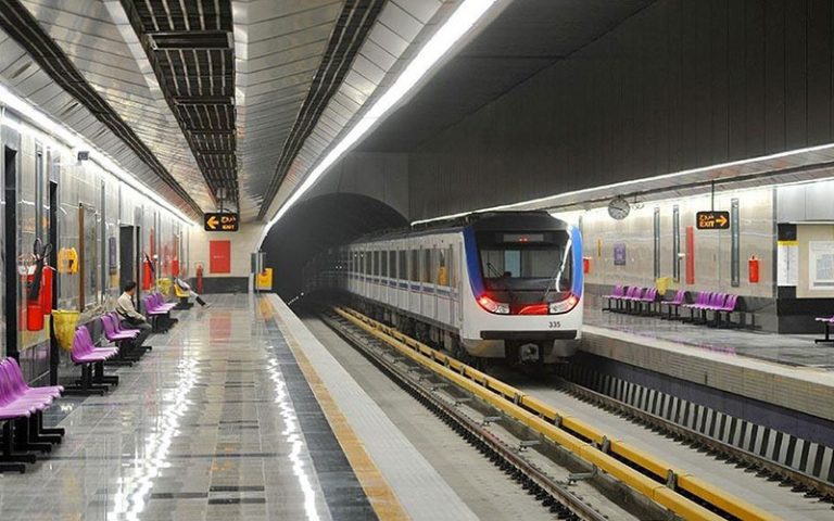 برخورد دو قطار مترو درخط پنج متروی تهران