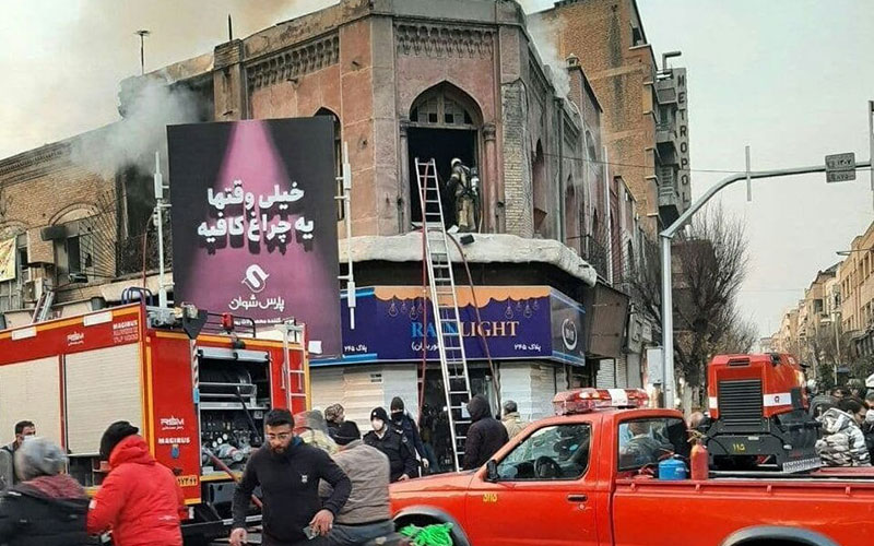 جزئیات آتش‌سوزی ساختمان دو طبقه قدیمی در خیابان جمهوری