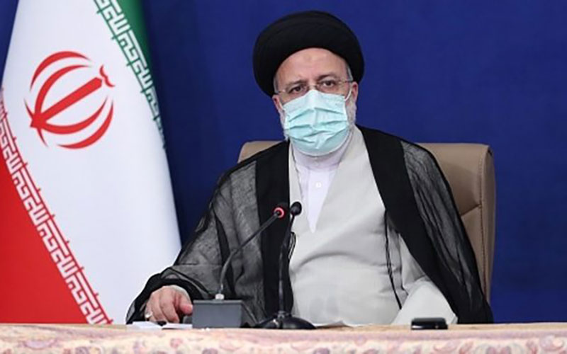 دولت در برخورد با حقوق‌های نجومی قاطع است