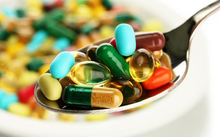 هرگز دارو را با این نوشیدنی‌ها نخورید