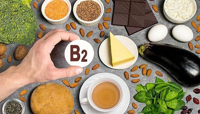 ویتامین B۲ را می‌توان در چه مواد غذایی پیدا کرد؟