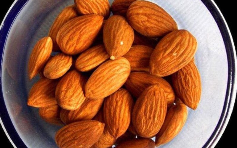 ۳ خوردنی مفید برای شروع روز