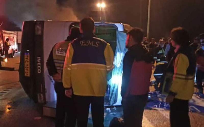 ۳ کشته در واژگونی مینی‌بوس در گنبد