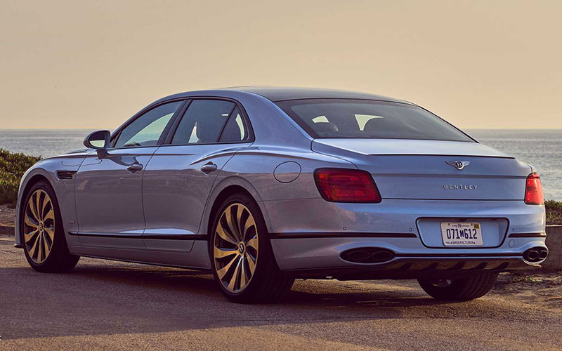 معرفی بنتلی فلایینگ اسپور هیبرید ۲۰۲۲ با برد ۵۳۶ کیلومتری