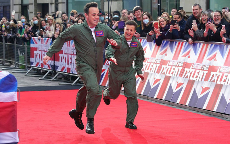 دیدنی های امروز؛ از توفان های برفی تا کنسرت التون جان