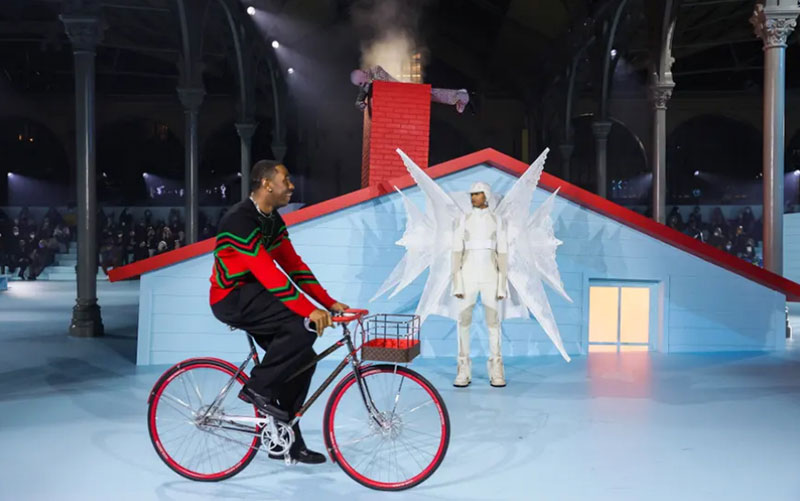 دیدنی های امروز؛ از نخستین فرمانده زن کشتی جنگی آمریکایی تا بانوی خلبانی که دور دنیا پرواز کرد