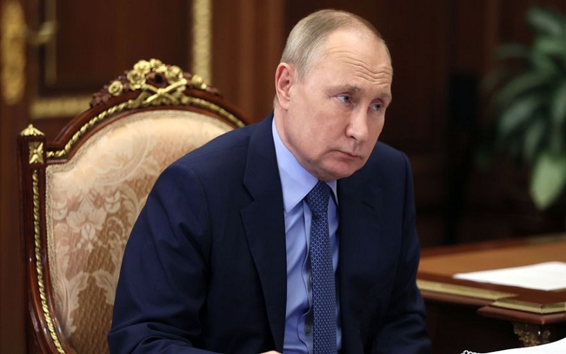 «بازتاب» سعادت شریفی پور - رسانه‌های معتبر خارجی در ساعات گذشته از تحولات و رویدادهای مرتبط با ایران غافل نبوده و مطالب قابل‌تأملی را پیرامون مسائل مرتبط با ایران به رشته تحریر درآوردند مثل هفته نامه نیوزویک، روزنامه واشنگتن تایمز و روزنامه وال استریت ژورنال بر موضوعاتی چون ایران، روسیه و چین برای رزمایش مشترک دریایی آماده می شوند، دشمنان رئیس جمهور آمریکا چه کسانی هستند، حوثی ها پهپادها و موشک ها را در حمله ابوظبی شلیک کردند، نوشتند.