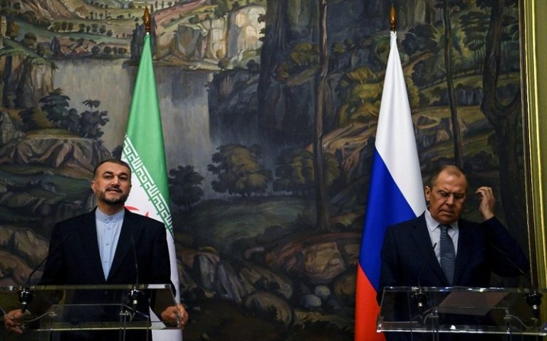 «بازتاب» سعادت شریفی پور - رسانه‌های معتبر خارجی در ساعات گذشته از تحولات و رویدادهای مرتبط با ایران غافل نبوده و مطالب قابل‌تأملی را پیرامون مسائل مرتبط با ایران به رشته تحریر درآوردند مثل شبکه خبری الجزیره، خبرگزاری رویترز و نشریه نشنال اینترست بر موضوعاتی چون امارات متحده عربی موشک حوثی ها را رهگیری کرد، رئیس جمهور اسرائیل به امارات سفر کرد، چرا بایدن نسبت به ایران قدرت نشان نمی دهد؟ نوشتند.