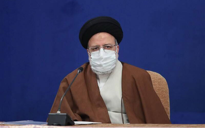 انجام تست کرونا از همه کسانی که به کشور وارد می‌شوند، ضروری است