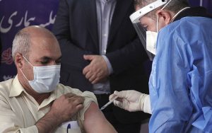 اگر این علائم را دارید تا ۲ هفته واکسن نزنید