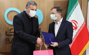 تجلیل معاون فرهنگی بنیاد شهید از مدیرعامل بانک دی