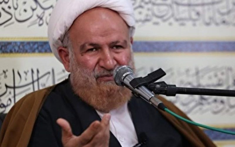 نامه‌ی عضو ارشد جامعه مدرسین حوزه به رئیسی: جلوی ورود زنان به ورزشگاه را بگیرید