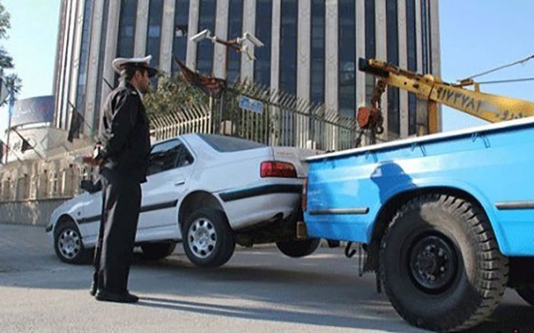 حمل خودرو با جرثقیل در حضور راننده ممنوع است
