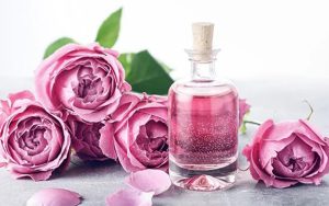 معجزه گلاب برای شادابی پوست