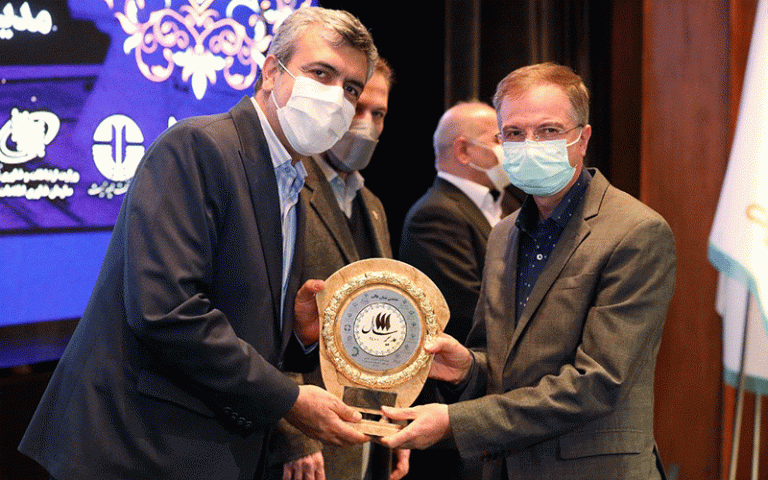 نشان عالی مدیر سال 1400 به مدیرعامل بانک دی تعلق گرفت