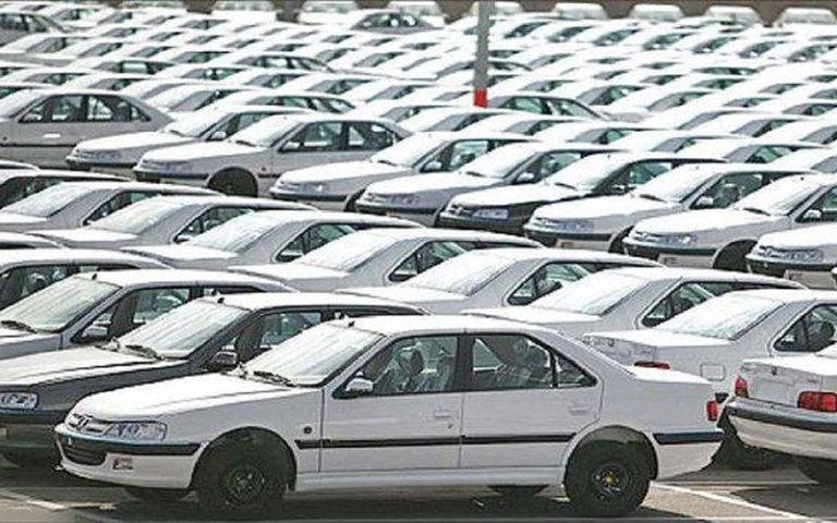 ۱۰۰ هزار خودروی داخلی در انبار‌ها دپو شده است
