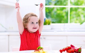 ۷ ترفند برای آشنا کردن کودکان با غذاهای جدید