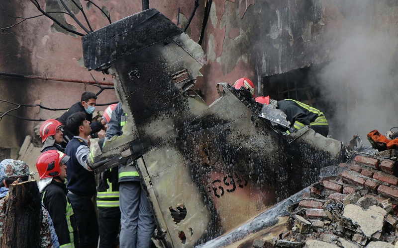 «بازتاب» سعادت شریفی پور - رسانه‌های معتبر خارجی در ساعات گذشته از تحولات و رویدادهای مرتبط با ایران غافل نبوده و مطالب قابل‌تأملی را پیرامون مسائل مرتبط با ایران به رشته تحریر درآوردند مثل خبرگزاری اسپوتنیک، روزنامه دِ‌هیل و شبکه خبری الجزیره بر موضوعاتی چون خلبانان ایرانی جان خود را فدای شهروندان کردند، توافق هسته ای خاورمیانه را خشونت آمیزتر می کند، آمریکا نیروی پهپاد خاورمیانه را راه اندازی می کند ، نوشتند.