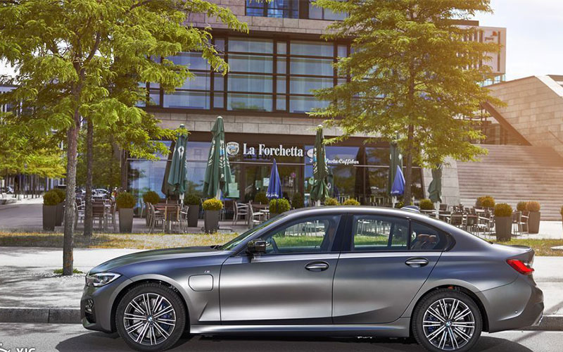 نگاهی به بی ام و سری 3 سال 2022 / تصاویر