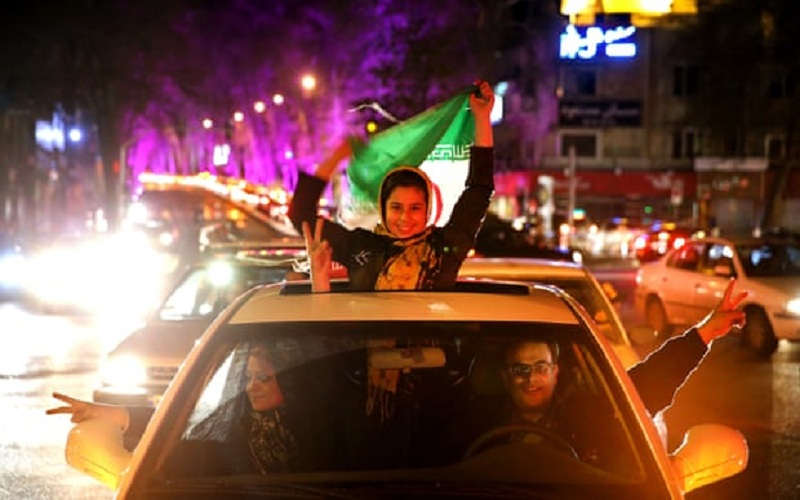 «بازتاب» سعادت شریفی پور - رسانه‌های معتبر خارجی در ساعات گذشته از تحولات و رویدادهای مرتبط با ایران غافل نبوده و مطالب قابل‌تأملی را پیرامون مسائل مرتبط با ایران به رشته تحریر درآوردند مثل پایگاه خبری المانیتور، روزنامه گاردین و نشریه اویل پرایس بر موضوعاتی چون ایران تحریک ناتو را عامل جنگ روسیه علیه اوکراین می داند، چرا اسرائیل در صورت توافق هسته ای با خطرات جدیدی در جنگ سایه با ایران روبرو می شود؟ مذاکرات هسته ای ایران رو به پایان است، نوشتند.