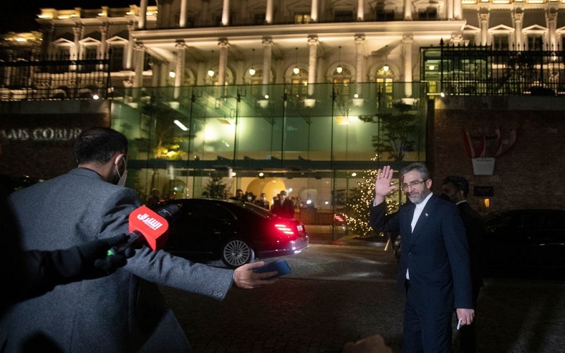 «بازتاب» سعادت شریفی پور - رسانه‌های معتبر خارجی در ساعات گذشته از تحولات و رویدادهای مرتبط با ایران غافل نبوده و مطالب قابل‌تأملی را پیرامون مسائل مرتبط با ایران به رشته تحریر درآوردند مثل شبکه خبری الجزیره، اندیشکده اوراسیاریویو و هفته نامه نیوزویک بر موضوعاتی چون دولت بایدن معافیت های تحریمی ایران را بازگرداند، ایران امیدوار است مسائل منطقه ای و بین المللی از طریق عربستان سعودی حل شود، بایدن باید از اشتباهات برجام درس بگیرد، نوشتند.