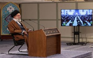 «بازتاب» سعادت شریفی پور - رسانههای معتبر خارجی در ساعات گذشته از تحولات و رویدادهای مرتبط با ایران غافل نبوده و مطالب قابلتأملی را پیرامون مسائل مرتبط با ایران به رشته تحریر درآوردند مثل نشریه اویل پرایس، نشریه پولیتیکو و اندیشکده اوراسیاریویو بر موضوعاتی چون با افزایش امید به توافق ایران، قیمت نفت کاهش پیدا کرد، مذاکرات با ایران کارساز نیست، بایدن گزینه های بهتری دارد، وزیرامورخارجه ایران در کنفرانس امنیتی مونیخ شرکت کرد، نوشتند.