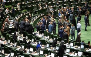 «بازتاب» سعادت شریفی پور - رسانههای معتبر خارجی در ساعات گذشته از تحولات و رویدادهای مرتبط با ایران غافل نبوده و مطالب قابلتأملی را پیرامون مسائل مرتبط با ایران به رشته تحریر درآوردند مثل پایگاه خبری میدل ایست مانیتور، کانال خبری آروتز شوا و روزنامه الشرق الاوسط بر موضوعاتی اسرائیل علیه برنامه هسته ای ایران آزادنه عمل می کند، شیوع کووید به مجلس ایران رسید، بنت می گوید با بایدن درباره ایران صحبت کرده است، نوشتند.