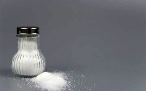 بررسی علل هوس خوردن نمک و بهترین راه حل آن