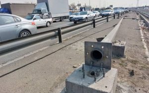 سقوط ۵ تیر چراغ برق در بزرگراه آزادگان