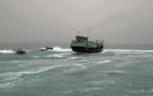 یک فروند شناور حامل ۳۰۰ هزار لیتر گازوئیل قاچاق توقیف شد