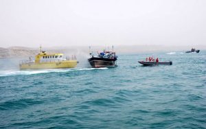 ۲ فروند شناور حامل ۱۵ هزار لیتر سوخت قاچاق توسط نیروی دریایی سپاه در خلیج فارس توقیف شد
