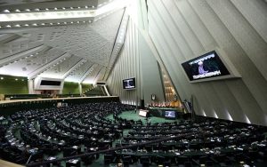 «بازتاب» سعادت شریفی پور - رسانه‌های معتبر خارجی در ساعات گذشته از تحولات و رویدادهای مرتبط با ایران غافل نبوده و مطالب قابل‌تأملی را پیرامون مسائل مرتبط با ایران به رشته تحریر درآوردند مثل شبکه خبری الجزیره، روزنامه نیویورک پُست و هفته نامه ویک بر موضوعاتی چون نگرانی های نفتی به ایران دست برتر در مذاکرات هسته ای می دهد، ایران مسئولیت شلیک موشک به نزدیک کنسولگری آمریکا در عراق را پذیرفت، آمریکا ایران را مسئول حمله موشکی به کردستان عراق می داند، نوشتند.