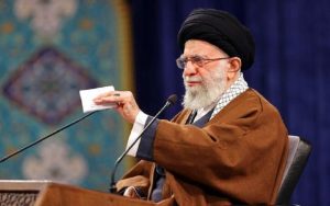«بازتاب» سعادت شریفی پور - رسانههای معتبر خارجی در ساعات گذشته از تحولات و رویدادهای مرتبط با ایران غافل نبوده و مطالب قابلتأملی را پیرامون مسائل مرتبط با ایران به رشته تحریر درآوردند مثل اندیشکده اوراسیاریویو، پایگاه خبری المانیتور و روزنامه نیویورک پُست بر موضوعاتی چون وزیرامورخارجه ایران برای امضای توافقنامه هستهای آماده پرواز به وین است، رئیس آژانس بین المللی انرژی اتمی به ایران سفر کرده است، بایدن در آستانه بستن بدترین توافق تاریخ با ایران است، نوشتند.
