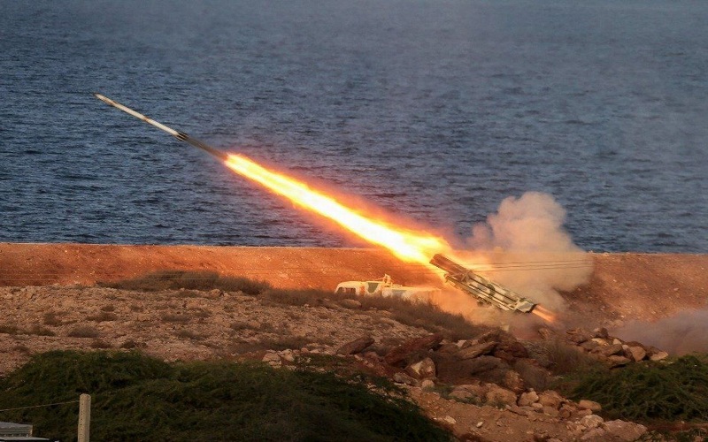 «بازتاب» سعادت شریفی پور - رسانه‌های معتبر خارجی در ساعات گذشته از تحولات و رویدادهای مرتبط با ایران غافل نبوده و مطالب قابل‌تأملی را پیرامون مسائل مرتبط با ایران به رشته تحریر درآوردند مثل نشریه پولیتیکو، روزنامه نیویورک پُست و روزنامه گاردین بر موضوعاتی چون ممکن است توافق هسته ای بابت خواسته های روسیه از بین برود، بایدن به پوتین اجازه می دهد مذاکرات هسته‌ای را اداره کند، پلیس نوادا مدعی است یک زن برای انتقام ژنرال ایرانی به شخصی حمله کرده است، نوشتند.