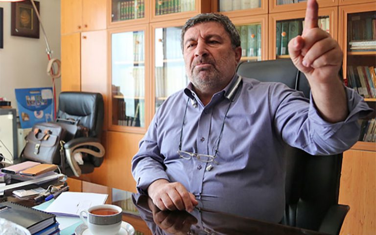 الیاس حضرتی از دبیرکلی حزب اعتماد ملی استعفا داد