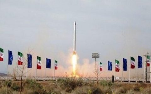اولین تصاویر از لحظه پرتاب ماهواره نور ۲