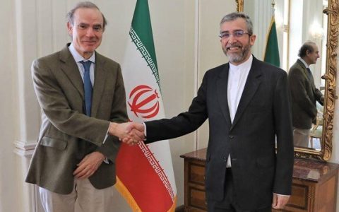 باقری و مورا