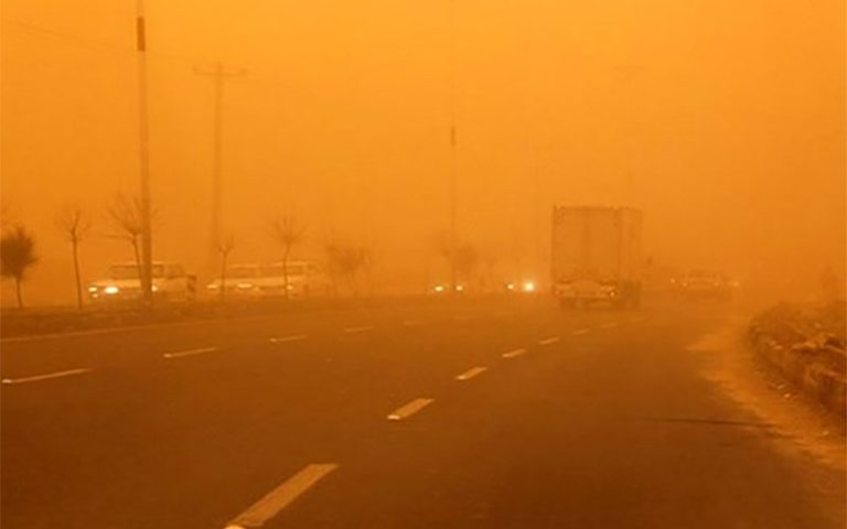 وزش باد و گرد و خاک در مناطق غرب؛ شرق و مرکزی کشور