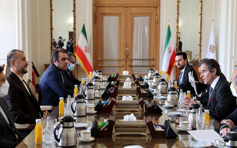 «بازتاب» - رسانه‌های معتبر خارجی در ساعات گذشته از تحولات و رویدادهای مرتبط با ایران غافل نبوده و مطالب قابل‌تأملی را پیرامون مسائل مرتبط با ایران به رشته تحریر درآوردند مثل پایگاه خبری المانیتور و اندیشکده اوراسیاریویو بر موضوعاتی چون ایران از سند راهبردی صنعت هسته ای رونمایی می کند، مجلس بابت مذاکرات هسته ای به رئیسی فشار وارد می کند، ایالات متحده مصمم به آرام کردن ایران است، نوشتند.