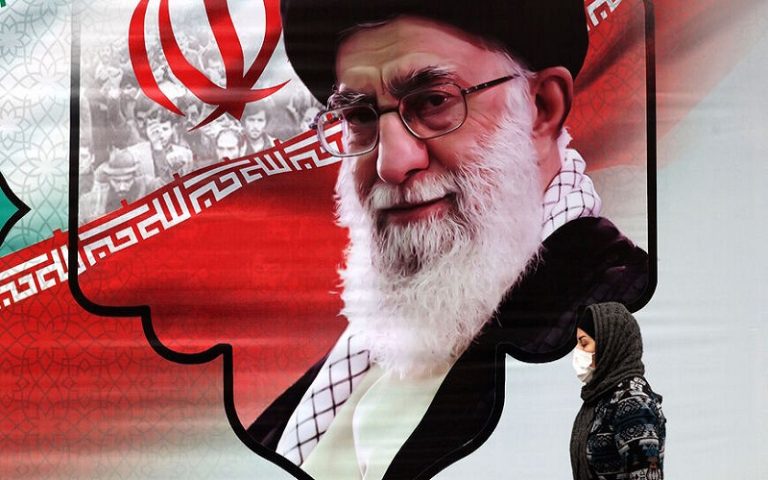 «بازتاب» - رسانه‌های معتبر خارجی در ساعات گذشته از تحولات و رویدادهای مرتبط با ایران غافل نبوده و مطالب قابل‌تأملی را پیرامون مسائل مرتبط با ایران به رشته تحریر درآوردند مثل پایگاه خبری المانیتور، اندیشکده اوراسیاریویو و شبکه خبری الجزیره بر موضوعاتی چون رهبر ایران معتقد است مذاکرات هسته ای در مسیر خوبی پیش می رود، طالبان نسبت به رفتار با پناهجویان افغان در ایران ابراز نگرانی کردند، عربستان و کویت علی رغم محکومت ایران به توسعه میدان گازی می پردازند، نوشتند.