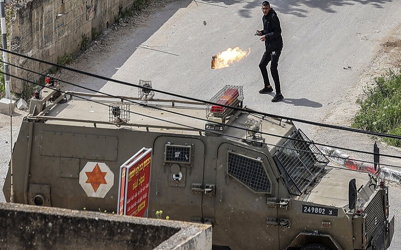 «بازتاب» - رسانه‌های معتبر خارجی در ساعات گذشته از تحولات و رویدادهای مرتبط با ایران غافل نبوده و مطالب قابل‌تأملی را پیرامون مسائل مرتبط با ایران به رشته تحریر درآوردند مثل پایگاه خبری المانیتور، روزنامه گاردین و اندیشکده اوراسیاریویو بر موضوعاتی چون فرمانده سپاه قدس ایران از حملات در اسرائیل تمجید کرد، زنان ایران برای شکستن موانع فوتبال تلاش می کنند، وزرای امورخارجه ایران و عراق در تهران دیدار کردند، نوشتند.